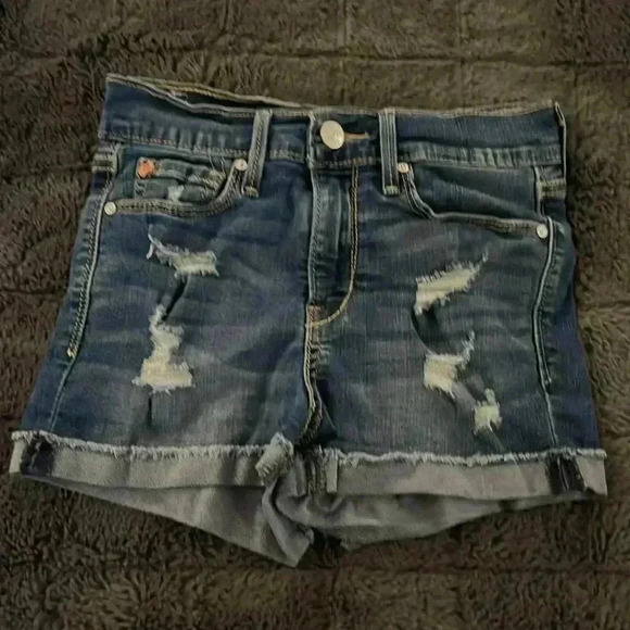 🌼 Levi’s high-rise distressed shorts - Picture 1 of 5